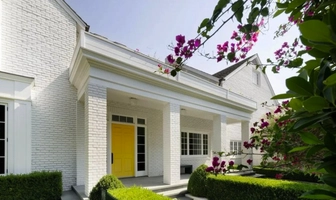 Zoe Saldana Re-Lists Her Beverly Hills for Discount of 4.5 Million USD