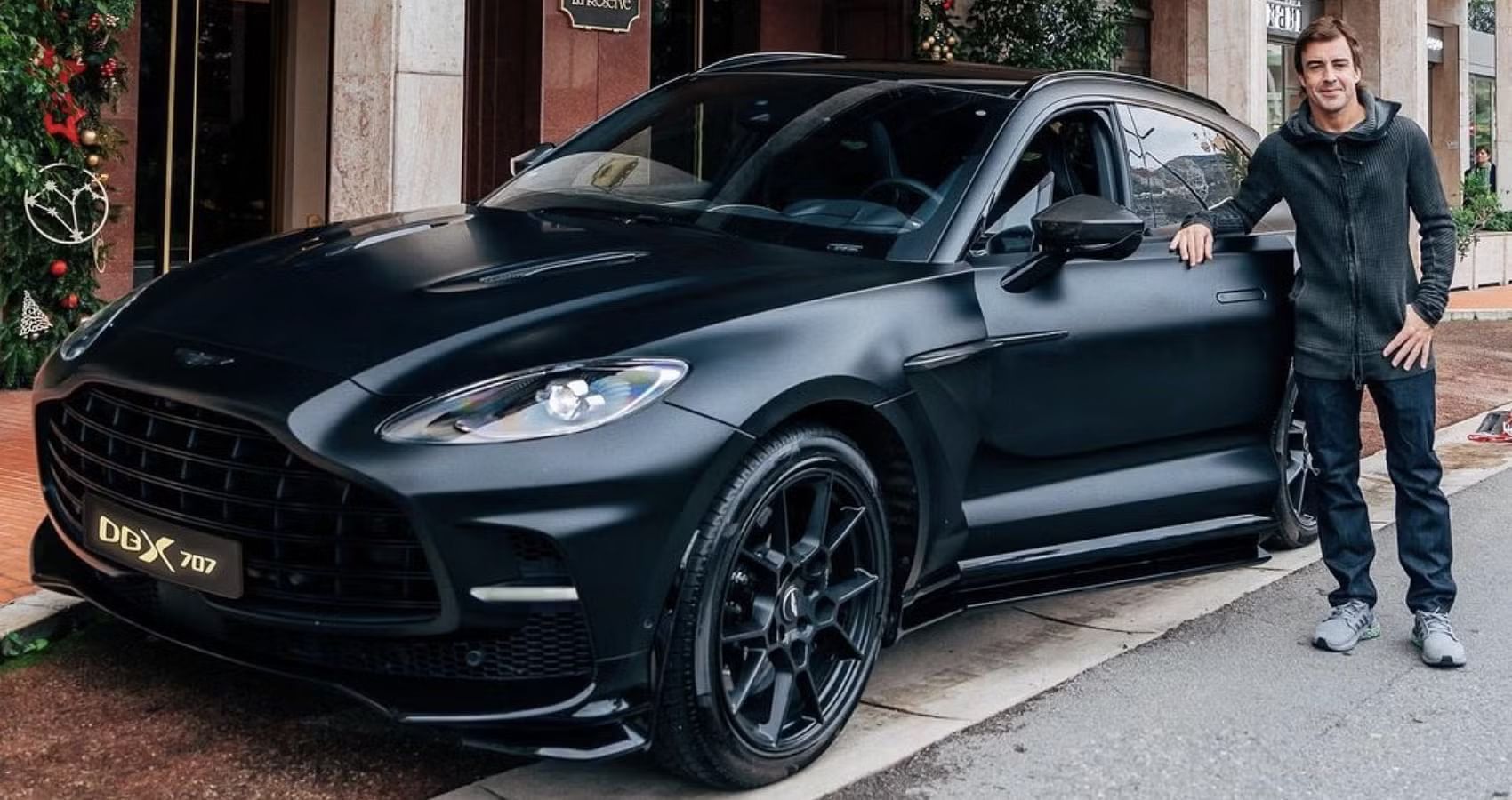 Aston Martin DBX 707