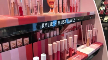 Descubre Kylie Cosmetics: El Imperio de Belleza de Kylie Jenner