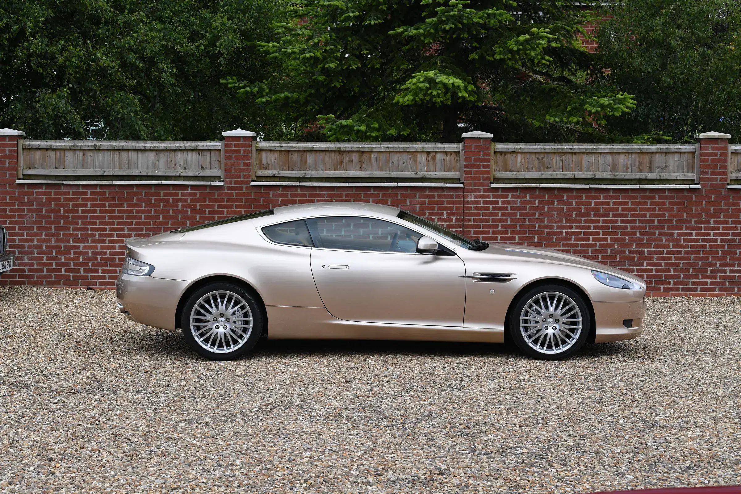 Aston Martin DB9